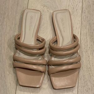 Nude tan strappy leather flat sandals